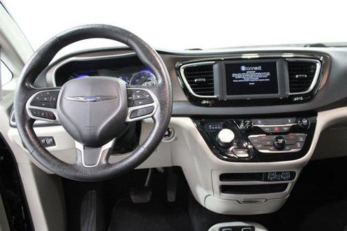 Brilliant Black Crystal Pearlcoat 2021 Chrysler Voyager LXI