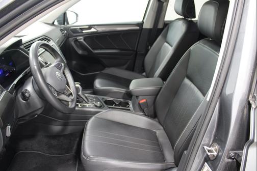 Platinum Gray Metallic 2024 Volkswagen Tiguan 2.0T SE 4MOTION