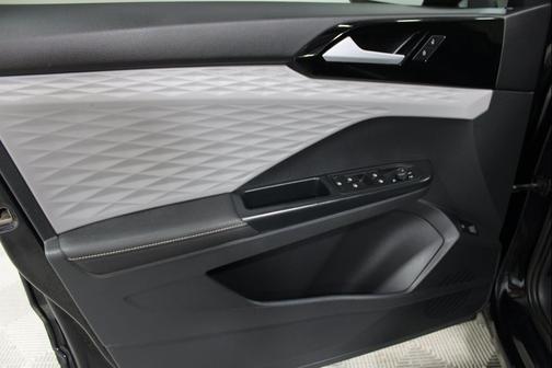 Deep Black Pearl 2024 Volkswagen Taos 1.5T S