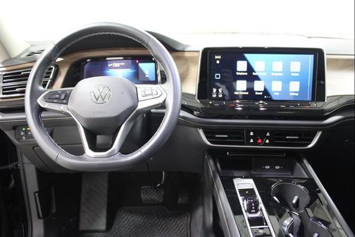 Deep Black Pearl 2024 Volkswagen Atlas 2.0T SE w/Technology