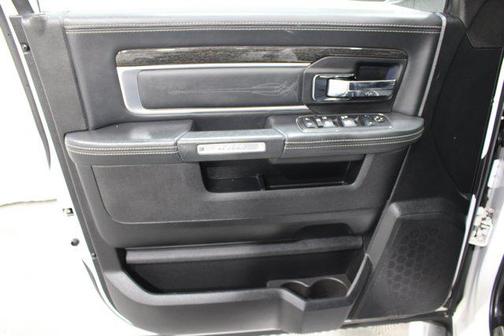 Bright White Clearcoat 2017 RAM 1500 Limited Crew Cab 4x4 5'7' Box