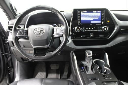 Magnetic Gray Metallic 2021 Toyota Highlander XSE