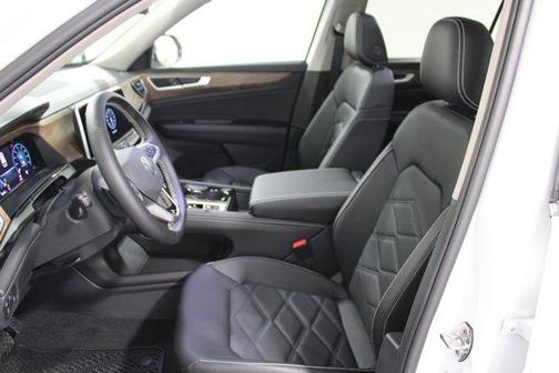OPAL WHITE 2026 Volkswagen Atlas 2.0T SE w/Technology 4MOTION