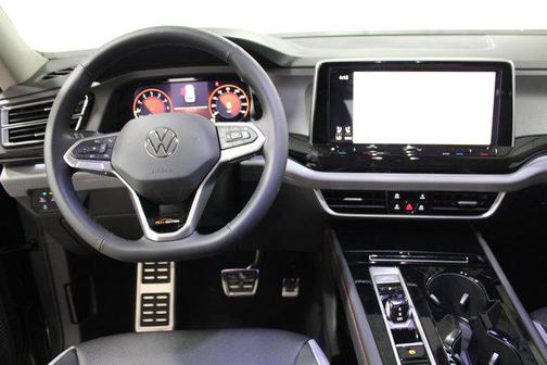 avocado green pearl 2026 Volkswagen Atlas Peak Edition