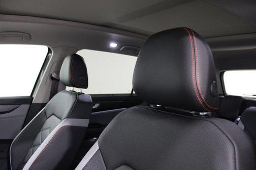 avocado green pearl 2026 Volkswagen Atlas Peak Edition
