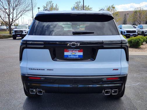 Polar White Tricoat 2026 Chevrolet Traverse RS