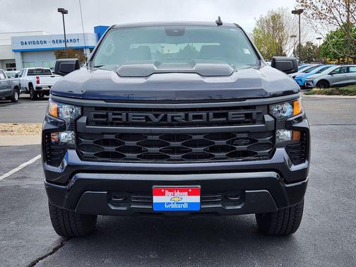 Dark Ash Metallic 2024 Chevrolet Silverado 1500 Custom Trail Boss