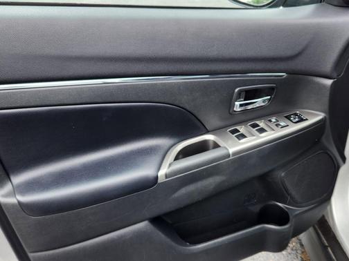 Mercury Gray Metallic 2024 Mitsubishi Outlander Sport 2.0 ES