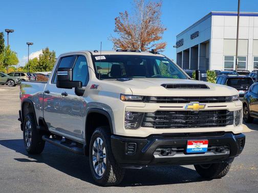 White Sands 2026 Chevrolet Silverado 2500 Custom