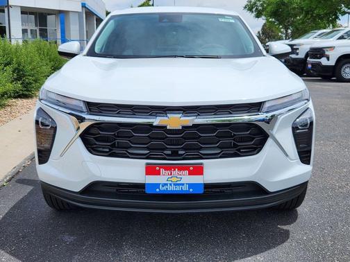 Summit White 2026 Chevrolet Trax LS