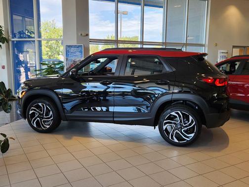 Mosaic Black Metallic 2026 Chevrolet Trailblazer RS