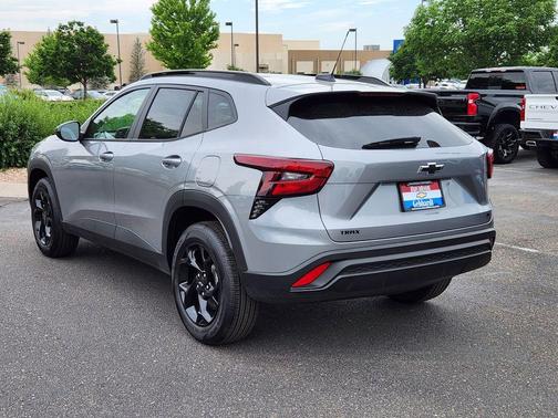 Sterling Gray Metallic 2026 Chevrolet Trax LT