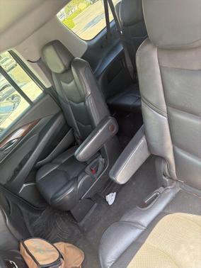 Crystal White Tricoat 2017 Cadillac Escalade ESV Luxury
