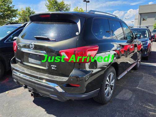 2017 Nissan Pathfinder SL