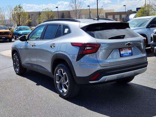 Sterling Gray Metallic 2026 Chevrolet Trax LT