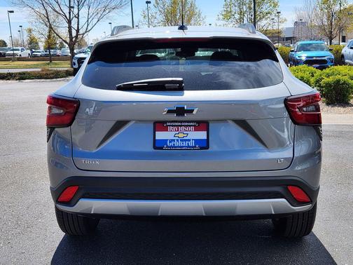 Sterling Gray Metallic 2026 Chevrolet Trax LT