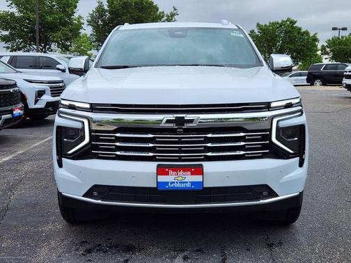 Polar White Tricoat 2026 Chevrolet Suburban Premier