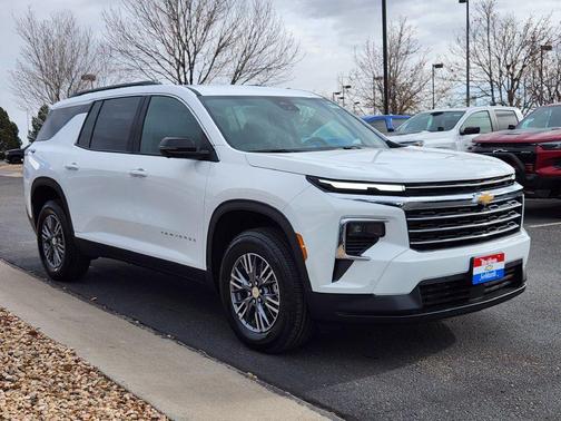 Summit White 2026 Chevrolet Traverse LT