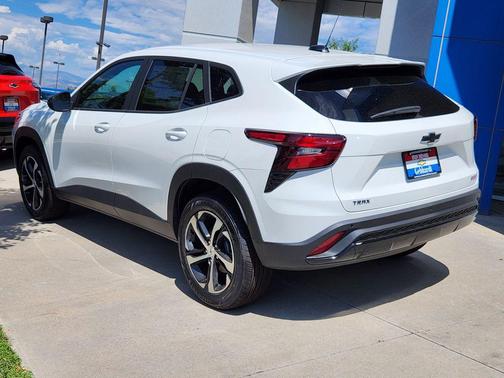 Summit White 2026 Chevrolet Trax FWD 1RS
