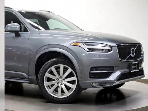 2016 Volvo XC90 T6 Momentum
