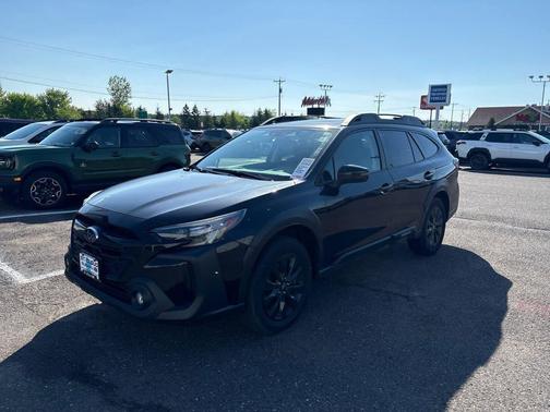 Crystal Black Silica 2024 Subaru Outback Onyx Edition XT