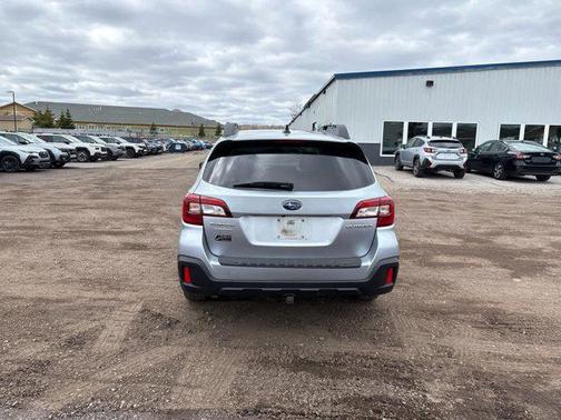Ice Silver Metallic 2019 Subaru Outback 2.5i Premium