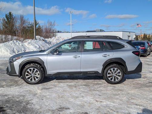 2025 Subaru Outback Base