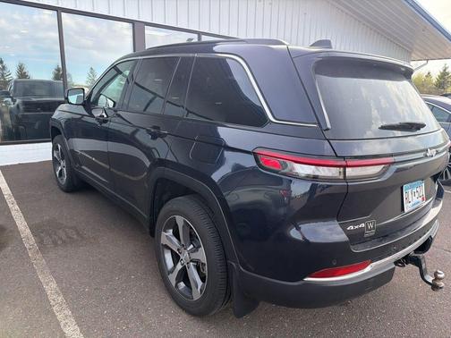 Midnight Sky 2024 Jeep Grand Cherokee Limited