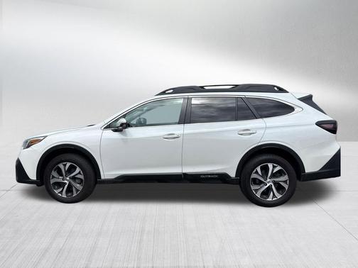 Crystal White Pearl 2022 Subaru Outback Limited