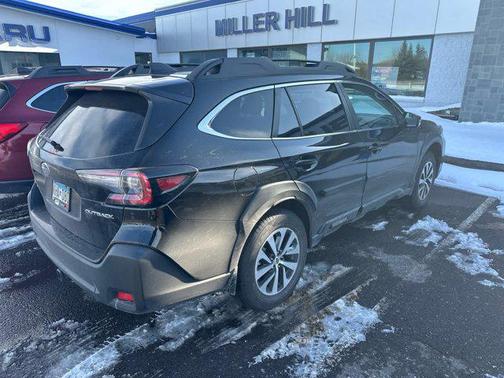 Crystal Black Silica 2024 Subaru Outback Premium