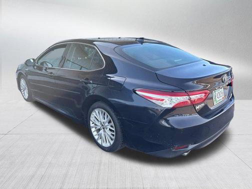 2020 Toyota Camry Hybrid XLE
