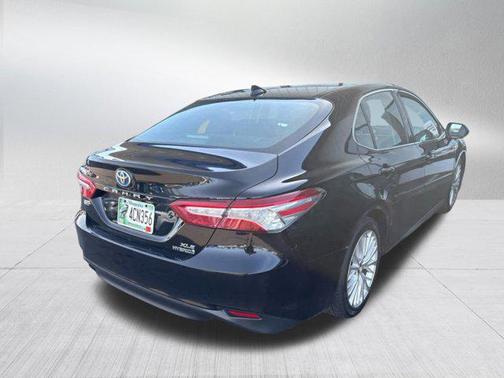 2020 Toyota Camry Hybrid XLE