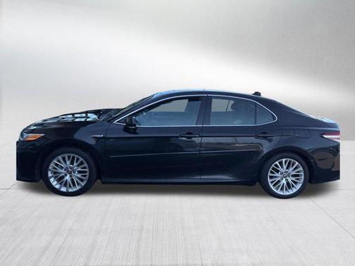 2020 Toyota Camry Hybrid XLE