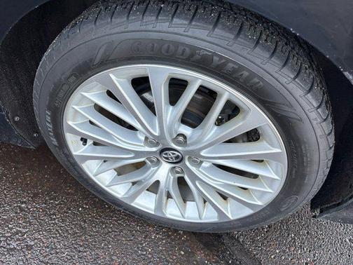 2020 Toyota Camry Hybrid XLE