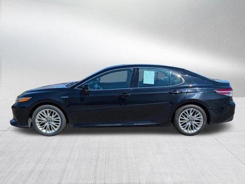 2020 Toyota Camry Hybrid XLE