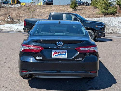 2020 Toyota Camry Hybrid XLE
