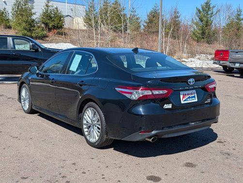 2020 Toyota Camry Hybrid XLE