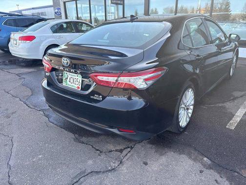 2020 Toyota Camry Hybrid XLE