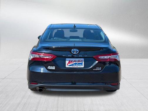 2020 Toyota Camry Hybrid XLE