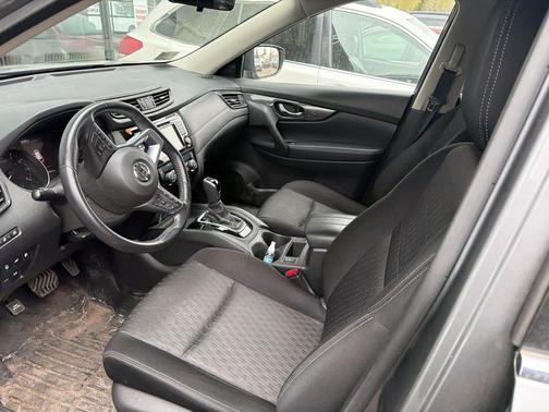 Gun Metallic 2019 Nissan Rogue SV