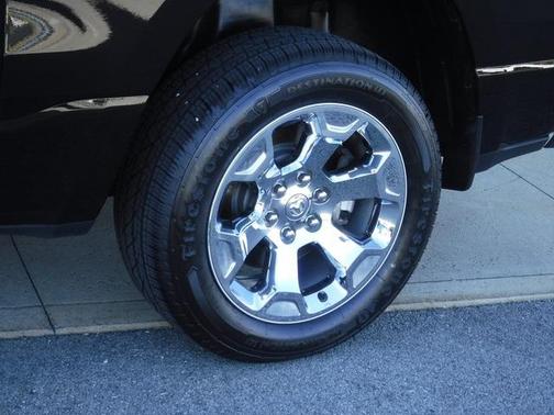 2022 RAM 1500 Big Horn Crew Cab 4x4 57' Box