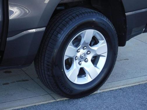 2023 RAM 1500 Big Horn Crew Cab 4x4 57' Box