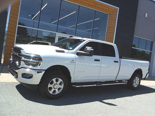 Bright White Clearcoat 2026 RAM 2500 Big Horn Crew Cab 4x4 8 Box