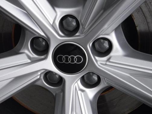 2024 Audi Q7 45 Premium Plus