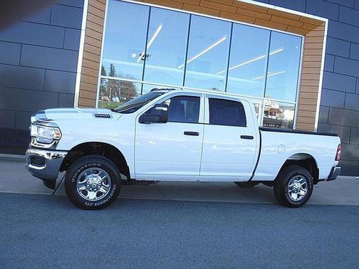 2024 RAM 2500 Tradesman Crew Cab 4x4 64' Box