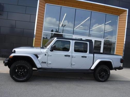 2022 Jeep Gladiator Sport