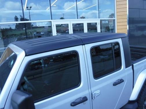2022 Jeep Gladiator Sport