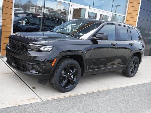 2025 Jeep Grand Cherokee Laredo