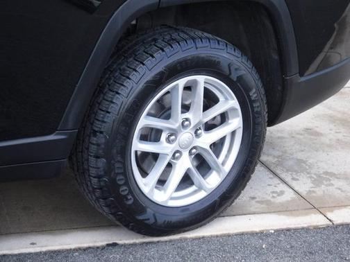 2024 Jeep Grand Cherokee L Laredo X 4x4