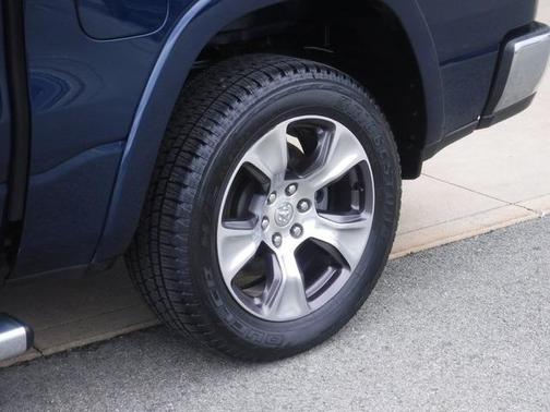 2022 RAM 1500 Laramie Crew Cab 4x4 57' Box